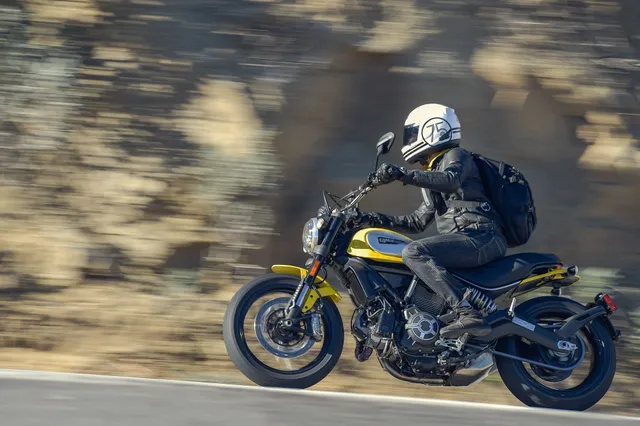 ବାଇକରେ ବୁଲୁଛନ୍ତି କି? ତେବେ ସର୍ବଦା ସାଥିରେ ରଖନ୍ତୁ ଏହି ୫ଟି ଜିନିଷ, କେବେବି ଦରକାର ପଡିପାରେ