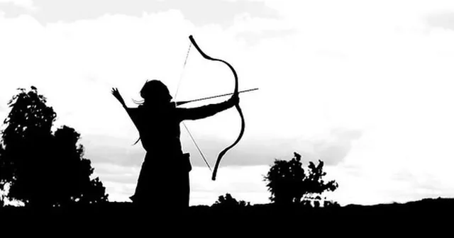 କଳିଯୁଗର ଅର୍ଜ୍ଜୁନ ! ହାତ ନୁହେଁ ଆଜ୍ଞା ଗୋଡରେ ମାରନ୍ତି ମାଛର ଆଖିକୁ ତୀର ।