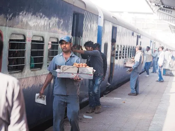 ଏବେ ସ୍ୱଚ୍ଛତା ଆଧାରରେ ନିର୍ଣ୍ଣୟ ହେବ ଟ୍ରେନର ରେଟିଂ ! ଯାତ୍ରୀମାନଙ୍କଠାରୁ ନିଆଯାଉଛି ପ୍ରତିକ୍ରିୟା ।