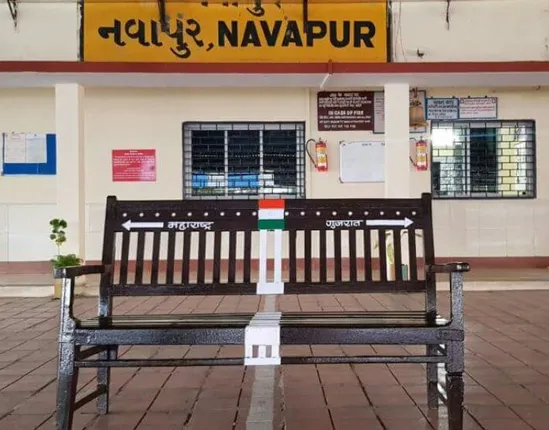 ନିଆରା ଏକ ରେଳ ଷ୍ଟେସନ, ଯେଉଁଠି ଟିକେଟ କାଂଉଣ୍ଟର ଗୋଟିଏ ରାଜ୍ୟରେ ଥିବା ବେଳେ ଟିକେଟ ମାଷ୍ଟର ବସିଥାନ୍ତି ଅନ୍ୟ ଏକ ରାଜ୍ୟରେ : ରେଳ ଷ୍ଟେସନ ବିଷୟରେ ଜାଣିବା ପାଇଁ ପଢ଼ନ୍ତୁ ପୁରା ଖବର