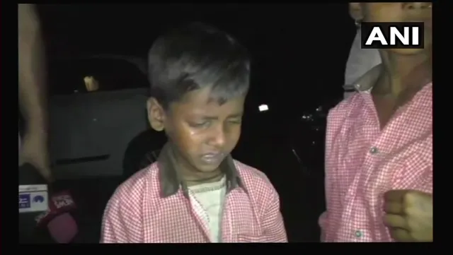 ୮ ଘଣ୍ଟା ଡ଼େରିରେ ଆସିଲେ ମନ୍ତ୍ରୀ , ଭୋକରେ କାନ୍ଦି କାନ୍ଦି ଘରକୁ ଫେରିଲେ ଛାତ୍ରଛାତ୍ରୀ !