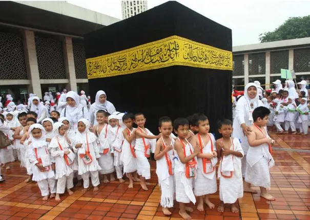 ଇଣ୍ଡୋନେସିଆର ଅଧିକାଂଶ ମୁସଲମାନ କାହିଁକି ନିଜ ପିଲାଙ୍କ ନାମ ହିନ୍ଦୁ ଦେବାଦେବୀଙ୍କ ନାଁ ଅନୁସାରେ ରଖିଥାନ୍ତି । ଜାଣନ୍ତୁ ଏହା ପଛର କାରଣ