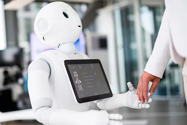 ବିମାନବନ୍ଦରରେ ଯାତ୍ରୀଙ୍କୁ ସ୍ୱାଗତ କରିବ ରୋବଟ ରାଡ଼ା ! ମନୋରଞ୍ଜନ ପାଇଁ ଗୀତ ଗାଇବ, ସାଙ୍ଗରେ ଖେଳିବ