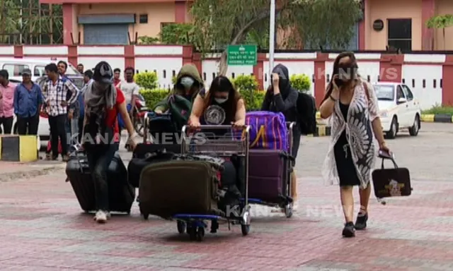 ଥାଇଲ୍ୟାଣ୍ଡ ଯୁବତୀଙ୍କୁ ଓଡିଶା ଛାଡିବା ପାଇଁ ଡେଡଲାଇନ ଦେଲା ପୋଲିସ ! ଭୟଭୀତ ହୋଇ ନିର୍ଧାରିତ ସମୟ ପୂର୍ବରୁ ଫେରିଗଲେ ଯୁବତୀ ।