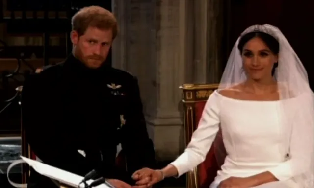 ରାଜାଘରର ବାହାଘର ଦେଖିଲା ସାରା ବିଶ୍ୱ ! ଇଂଲଣ୍ଡ ରାଜକୁମାର ପ୍ରିନ୍ସ ହ୍ୟାରି ଧରିଲେ ହଲିଉଡ୍ ଅଭିନେତ୍ରୀ ମେଗାନ୍ ମର୍କେଲଙ୍କ ହାତ ।