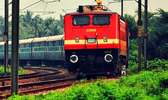 ଠକାମିର ଶିକାର ହେବେନି ଯାତ୍ରୀ : ଏଣିକି ସମସ୍ତ ଏକ୍ସପ୍ରେସ ଟ୍ରେନରେ ଲଗାଯିବ ଏହି ମେସିନ, କ୍ୟାସଲେସ ଟ୍ରାଂଜେକ୍ସନ ସହ କିଣୁଥିବା ସାମଗ୍ରୀର ବାସ୍ତବ ମୂଲ୍ୟ ଜାଣିପାରିବେ ଆପଣ