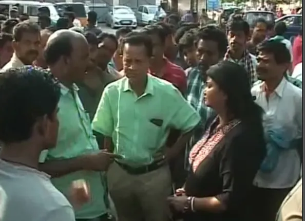 କଟକ ବଡ ମେଡିକାଲରେ ସୁରକ୍ଷାକୁ ନେଇ ଉଠିଲା ପ୍ରଶ୍ନ ? ଛୁଆ ବିକ୍ରି ଉଦ୍ୟମ ପଣ୍ଡ । ଦାରିଦ୍ର୍ୟ କାରଣରୁ ବିକ୍ରି କରିବାକୁ ପରିବାରର ସ୍ୱୀକାର