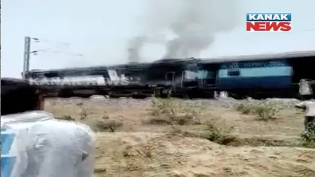 ଚଳନ୍ତା ଟ୍ରେନର ଇଂଜିନରେ ଲାଗିଲା ନିଆଁ । ୟୁପିର ହରପାଲପୁର ଷ୍ଟେସନ ନିକଟରେ ଉଦୟପୁର–ଖୁଜରାହୋ ଏକ୍ସପ୍ରେସରେ ଅଗ୍ନିକାଣ୍ଡ