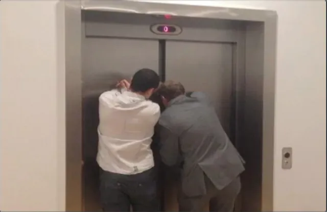 ଲିଫ୍ଟ ବନ୍ଦ ହୋଇଗଲେ କଣ କରିବେ ? ଏହି ସମୟରେ ନିଜକୁ କିପରି ବଂଚାଇବେ, ଜାଣନ୍ତୁ