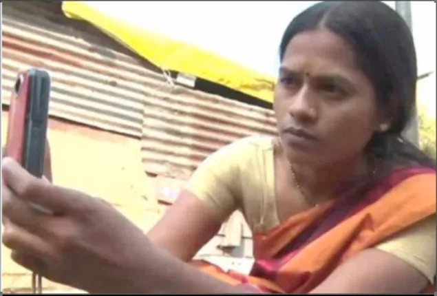 ଅଶିକ୍ଷିତ ଯୁବତୀ ହେଲେ ସାମ୍ବାଦିକା ! ପରିଚୟର ମାଧ୍ୟମ ପାଲଟିଲା ଟେକ୍ନୋଲୋଜି ।