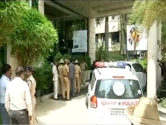 ମିଳିଲା ୨ ନିଖୋଜ କଂଗ୍ରେସ ବିଧାୟକଙ୍କ ପତ୍ତା । ବେଙ୍ଗଳୁରୁର ହୋଟେଲ ଗୋଲ୍ଡ ଫିଂଚରେ  ଆନନ୍ଦ ସିଂ ଓ ପ୍ରତାପ ଗୌଡା ଥିବା ସୂଚନା