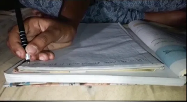 ଜେଲର ଅନ୍ଧାରୀ କୋଠରୀରେ ଝିଅକୁ ଜନ୍ମ ଦେଇଥିଲେ ମା : ଝିଅ ବଡ ହୋଇ ଚତୁର୍ଥ ଶ୍ରେଣୀରେ ରଖିଛି ୯୪ ପ୍ରତିଶତ ମାର୍କ, ମାଓ ସମର୍ଥକ ଅଭିଯୋଗରେ ବାପା, ମା ହୋଇଥିଲେ ଗିରଫ