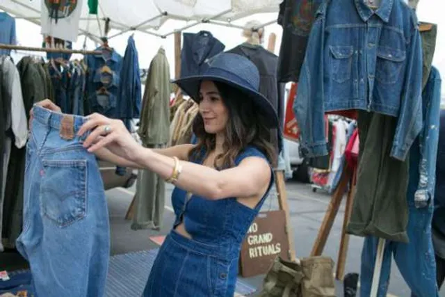 ଆପଣ ବ୍ରାଣ୍ଡେଡ କପଡା କିଣିବା ସମୟରେ ଠକାମିର ଶିକାର ହେଉଛନ୍ତି କି? ତେବେ ପଢ଼ନ୍ତୁ ପୁରା ଖବର ଓ ହୋଇଯାଆନ୍ତୁ ସାବଧାନ ।