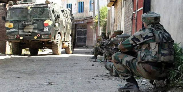 କାଶ୍ମୀରରେ ସୁରକ୍ଷାବଳର ଅପରେସନରେ ଆତଙ୍କିତ ଆତଙ୍କବାଦୀ । ବାରମୁଳାରେ ୩ ଯୁବକଙ୍କୁ ଲସ୍କରର ହତ୍ୟା । ପୁଲୱାମାରେ ଗୁଳିରେ ଟଳିଲା ମୁଜାହିଦ୍ଦିନର ପୋଷ୍ଟରବୟ