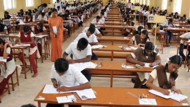 ପରୀକ୍ଷାରେ ସମାନ ଅଙ୍କ ରଖି ସମସ୍ତଙ୍କୁ ଚକିତ କଲେ ଦୁଇ ଯମଜ ଭାଇ ! ଦୁହିଁଙ୍କ ଅଭ୍ୟାସରେ ବି ଦେଖାଯାଏ ସାମଞ୍ଜସ୍ୟ ।