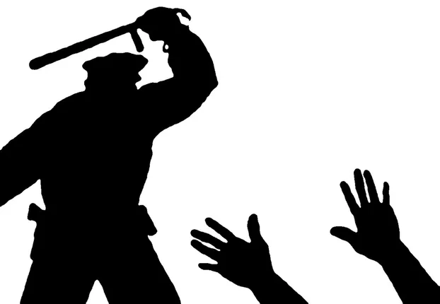 ପୁଣି ପୋଲିସର ବର୍ବରତା : ଯୁକ୍ତିତର୍କରୁ ମଝିରାସ୍ତାରେ ଯୁବକଙ୍କୁ ନିସ୍ତୁକ ପିିଟିଲେ ଥାନାବାବୁ । ଉତ୍ୟକ୍ତ ଲୋକଙ୍କ ଥାନା ଘେରାଉ, ଏସପି କହିଲେ ତଦନ୍ତ ପରେ ନିଆଯିବ କାର୍ଯ୍ୟାନୁଷ୍ଠାନ