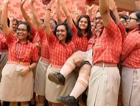 ସିବିଏସଇ ଦଶମ ରେଜଲ୍ଟରେ ବି ଛାତ୍ରଙ୍କୁ ପଛରେ ପକାଇଲେ ଛାତ୍ରୀ : ଦେଶରେ ପାସ ହାର ୮୬ .୭ ପ୍ରତିଶତ