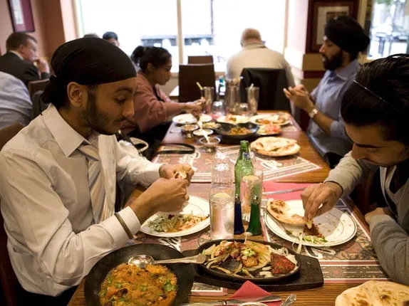 ଚିକେନ ଓ ମଟନ୍ ନାଁରେ ହୋଟେଲରେ କୁକୁର ମାଂସ ବିକ୍ରି ହେଉଥିବା ଅଭିଯୋଗ! ବରଫ କଳରୁ ଜବତ ହେଲା ୨୦ ଟନ ମାଂସ