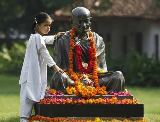 ମହାତ୍ମା ଗାନ୍ଧିଙ୍କୁ ନିଜ ଅନ୍ଦାଜରେ ମନେ ପକାନ୍ତୁ ! ମୋଦି ସରକାର ଦେବେ ୫୦ ହଜାର ଟଙ୍କା ଜିତିବାର ସୁବର୍ଣ୍ଣ ସୁଯୋଗ ।