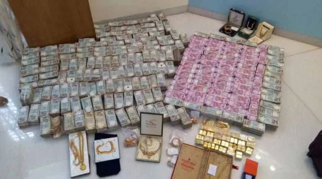 କର୍ଣ୍ଣାଟକର ୩ ବିଜେପି ନେତାଙ୍କ ଘରେ ଆୟକର ଚଢ଼ାଉ ! ୮୩ ଲକ୍ଷ ଟଙ୍କା ସହ ୫୬୦ ଗ୍ରାମ ସୁନା ଜବତ