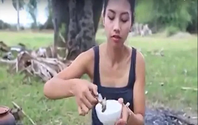 ଟଙ୍କା ରୋଜଗାର ପାଇଁ କ’ଣ ଏତେ ତଳକୁ ଖସିପାରେ ମଣିଷ ! ଟଙ୍କା ପାଇଁ ଜଙ୍ଗଲୀ ପଶୁପକ୍ଷୀଙ୍କୁ ମାରି ଖାଉଥିଲେ ଦମ୍ପତି ।