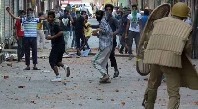 ଶ୍ରୀନଗରରେ ପଥର ଫିଙ୍ଗାଳିଙ୍କ ପଥର ମାଡ଼ରେ ଜଣେ ୨୨ ବର୍ଷୀୟ ପର୍ଯ୍ୟଟକଙ୍କ ମୃତ୍ୟୁ : ମୁଖ୍ୟମନ୍ତ୍ରୀ କହିଲେ ଳଜ୍ଜିତ