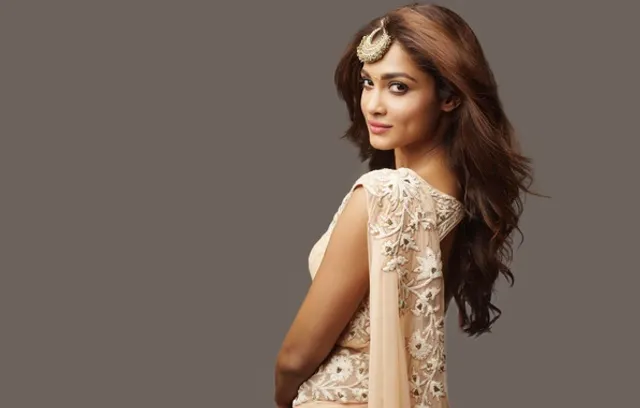 ଓଡିଆ ଝିଅ କରିବେ ବଲିଉଡରେ ଡେବ୍ୟୁ ! କିଙ୍ଗଖାନଙ୍କ ସହ କରିବେ ସ୍କ୍ରିନ୍ ସେୟାର୍ । 