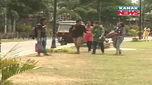 ରେଭେନ୍ସାରୁ ଆଜି ଉଠିବ ସାଇନ-ଏ-ଡାଏ : ଅପରାହ୍ନ ୫ଟାରେ ଖୋଲି ଦିଆଯିବ ହଷ୍ଟେଲ, ୨୦ ସୁଦ୍ଧା ସରିବ ପରୀକ୍ଷା ।