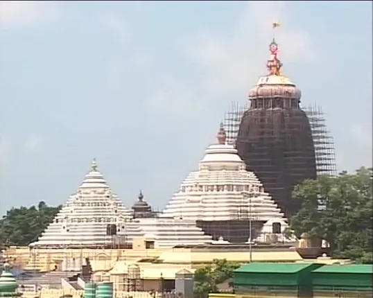 ଠିକାଦାରୀ ଗଣ୍ଡଗୋଳରେ ବଳିପଡିଲା ଭାବାବେଗ : ପୁରୀରେ ଭକ୍ତଙ୍କୁ କୋଇଲିବୈକୁଣ୍ଠ ମନା । ୭ ଦିନ ହେଲା ଶ୍ରୀମନ୍ଦିର ପ୍ରଶାସନର କଟକଣା, ଶ୍ରଦ୍ଧାଳୁ-ସେବାୟତଙ୍କ ମଧ୍ୟରେ ତୀବ୍ର ପ୍ରତିକ୍ରିୟା