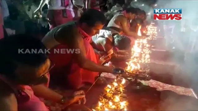 ବିଜେଡ଼ିର ମହାନଦୀ ମହାସଂଗ୍ରାମ ଅଭିଯାନ ! ସମ୍ବଲପୁରରେ ହେଲା ମହାନଦୀ ଆଳତି , ଯୋଗେଦେଲେ ହଜାର ହଜାର ସାଧାରଣ ଲୋକ