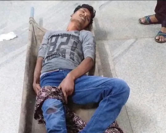 କଟକରେ ପୁଣି ଏନକାଉଂଟର : ପୋଲିସ ଗୁଳିରେ ଦୁର୍ଦ୍ଦାନ୍ତ ଅପରାଧୀ ଯୁଗା ଖାନ୍ ଆହତ, ଏସସିବିରେ ଭର୍ତି । ସଦର ଥାନା ପିସିଆର ଭ୍ୟାନ୍ ଉପରକୁ ବୋମାମାଡ ଘଟଣାରେ ଥିଲା ସଂପୃକ୍ତି