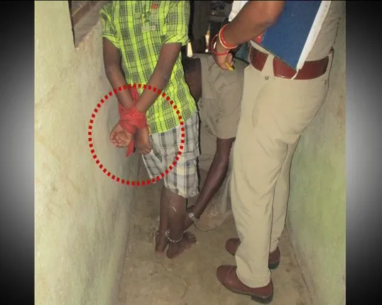 କଟକରେ ଶିକୁଳିରେ ବନ୍ଧା ଶିଶୁର ଆଜି ହେବ ସ୍ୱାସ୍ଥ୍ୟ ପରୀକ୍ଷା : ଗୋଡ ହାତ ବନ୍ଧା ଅବସ୍ଥାରେ ଉଦ୍ଧାର କରିଥିଲା ଚାଇଲ୍ଡଲାଇନ