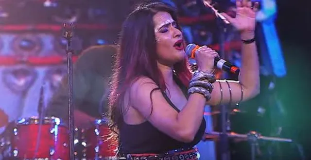 ସୋନା ମହାପାତ୍ରଙ୍କ ଆହେ ନୀଳ ଶଇଳ ଗୀତକୁ ନେଇ ବଢୁଛି ବିରୋଧ : ସୋସିଆଲ ମିଡିଆରେ ସାହିତ୍ୟିକ ଓ ଫିଲ୍ମ ପ୍ରଯୋଜକଙ୍କ କ୍ଷୋଭ