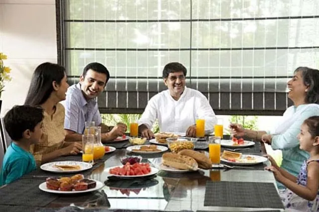 ସକାଳ ବ୍ରେକଫାଷ୍ଟରେ ଏଭଳି ଖାଦ୍ୟ ଖାଉଛନ୍ତି କି ? ହୁସିଆର ମେଦବହୁଳତା ସହ ପଡିପାରନ୍ତି ଏହି ରୋଗରେ । 