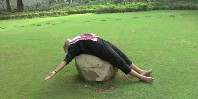 ଇଣ୍ଟରନେଟରେ ପୁଣି ଭାଇରାଲ ହେଲା ମୋଦିଙ୍କ ଫିଟନେସ୍ ଭିଡିଓ! ଯୋଗ ଓ ବ୍ୟାୟାମର ଭିଡିଓ ପୋଷ୍ଟ କଲେ ପ୍ରଧାନମନ୍ତ୍ରୀ, ଜାଣନ୍ତୁ କାହାକୁ ଦେଲେ ଚ୍ୟାଲେଞ୍ଜ