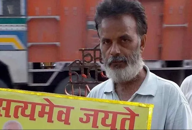 ଝିଅକୁ ନ୍ୟାୟ ଦିଅ ନହେଲେ ଇଚ୍ଛାମୃତ୍ୟୁ ପାଇଁ ଅନୁମତୀ ଦିଅ ! ମୋଦିଙ୍କୁ ଗୁହାରୀ କଲେ ଜଣେ ଅଭାଗା ବାପା,କାରଣ ଶୁଣି ଆଖିରେ ଆସିଯିବ ଲୁହ ।