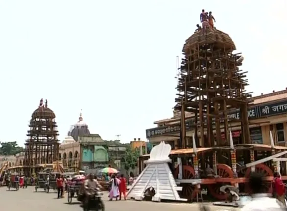 ଜୋରସୋରେ ଚାଲିଛି ରଥ ନିର୍ମାଣ : ସରିଲା ପୋଟଳ,ରଙ୍ଗ ଦେବା କାମରେ ବ୍ୟସ୍ତ ଅଛନ୍ତି ମହାରଣା