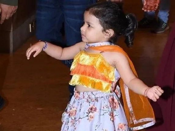 ବାହାଘର ପାର୍ଟିରେ ଧୋନିଙ୍କ ଲାଡଲିଙ୍କ ଜବରଦସ୍ତ ଡ୍ୟାନ୍ସ । ଜିଭାଙ୍କ ଆଗରେ ଫିକା ପଡିଲେ ଧୋନି ଓ ଯୁବରାଜ ସିଂ ।