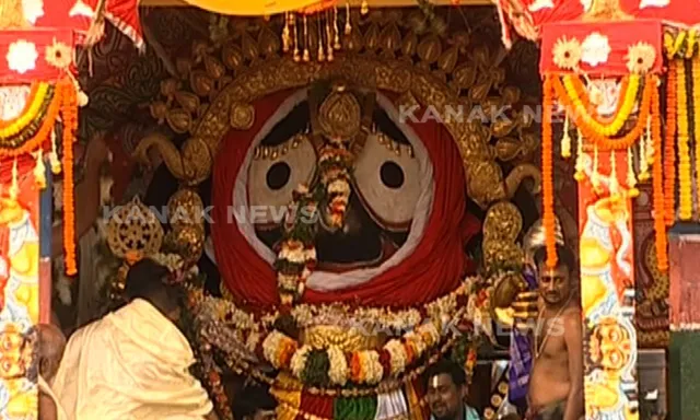 ସୁନାବେଶ : ମହାପ୍ରଭୁ ଶ୍ରୀଜଗନ୍ନାଥଙ୍କ ଆଭୂଷଣ ସ୍ୱର୍ଣ୍ଣ ଅଳଙ୍କାର ନାମ ।