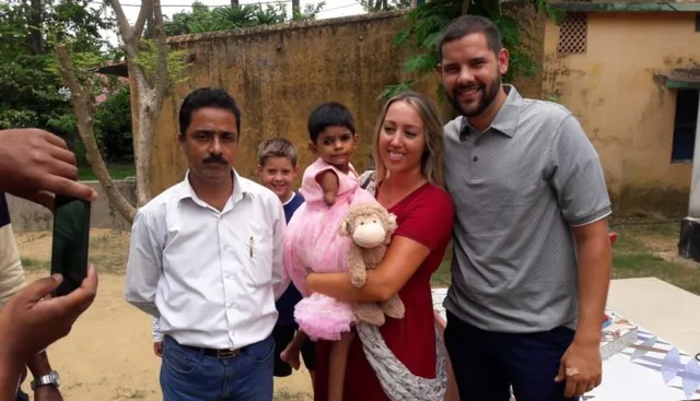 ଆମେରିକା ଯିବ ଅପରାଜିତା ! କେବେ ଅଳିଆଗଦାରେ ପଡିଥିବା ବେଳେ କୁକୁର ଖାଇଥିଲା ହାତ, ଏବେ ଆମେରିକାରେ କଟିବ ନୂଆ ଜୀବନ ।