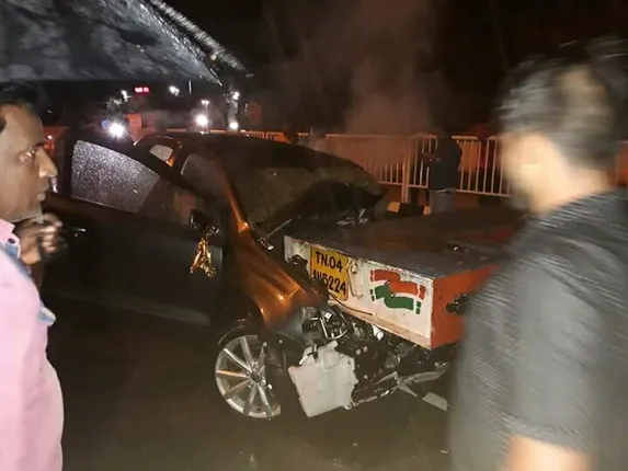 ସଡକରେ ଭାଙ୍ଗିଗଲା ୩ ବନ୍ଧୁଙ୍କ ସ୍ୱପ୍ନ । କାହାକୁ କୁନି ଝିଅ ଝୁରୁଛି ତ ପୁଣି କାହାର କ୍ୟାପେଟନ ସ୍ୱପ୍ନ ଅଧାରେ ରହଛି ଆଉ କାହାର ପାଲିଙ୍କି ପୂର୍ବରୁ କୋକେଇ ଉଠିଛି