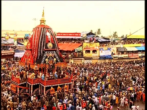 ଗଡିଲା ଦେବୀ ସୁଭଦ୍ରାଙ୍କ ରଥ : ଆଗେ ଆଗେ ବଡ ଭାଇ ବଳଭଦ୍ର, ପଛେ ପଛେ ଭଉଣୀ ସୁଭଦ୍ରା