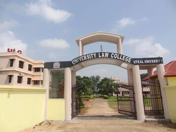 ଆଇନ ପ୍ରବେଶିକା ପରୀକ୍ଷା ହଲରେ ଉତ୍ତେଜନା ! ୟୁଏଲସିରେ ପରୀକ୍ଷା ସମୟରେ ଛାତ୍ର ବିଜେଡି ଏବଂ ଏବିଭିପି ଛାତ୍ରଙ୍କ ମଧ୍ୟରେ ଧସ୍ତାଧସ୍ତି ।