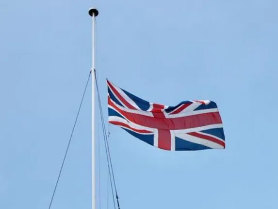 ଅଟଳଙ୍କୁ ରାଷ୍ଟ୍ରୀୟ ସମ୍ମାନ ! କେବଳ ଭାରତ ନୁହେଁ ଏହି ସବୁ ଦେଶର ମଧ୍ୟ ଜାତୀୟ ପତାକା ଅର୍ଦ୍ଧନିମିତ୍ତ ରହିଛି ।