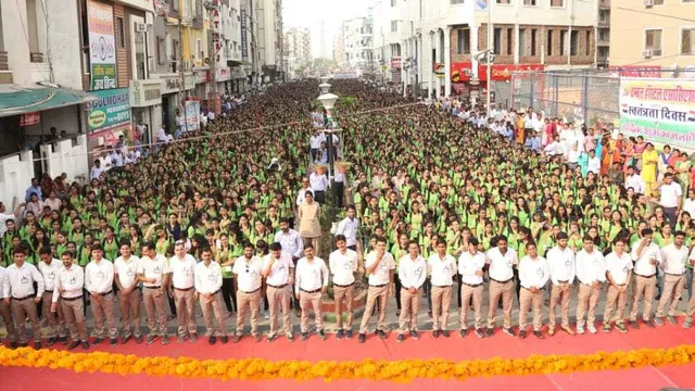 ଏଜୁକେସନ୍ ସିଟି ରଚିଲା ଇତିହାସ : ଦେଶର କୋଣ-ଅନୁକୋଣରୁ ଆସିଥିବା ୩୦ହଜାର ପିଲା ଏକସଙ୍ଗେ ଜାତୀୟ ସଙ୍ଗୀତ ଗାନ କରି ସୃଷ୍ଟି କଲେ ବିଶ୍ୱ ରେକର୍ଡ