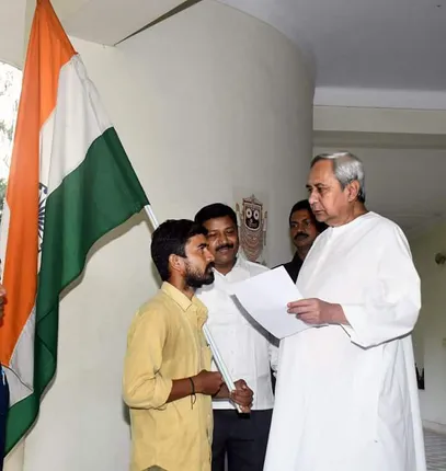 ଭୁବନେଶ୍ୱରରେ ମୁଖ୍ୟମନ୍ତ୍ରୀଙ୍କୁ ଭେଟିଲେ ମୁକ୍ତିକାନ୍ତ ! ରାଉରକେଲାର ସୁପରସ୍ପେଶାଲିଟି ହସ୍ପିଟାଲ ଓ ଦ୍ୱିତୀୟ ବ୍ରାହ୍ମଣୀ ସେତୁ ଦାବି ପୂରଣ ନେଇ କଲେ ଅନୁରୋଧ, ୧୮ ଦିନ ପଦଯାତ୍ରା କରି ଆସିଥିଲେ ରାଜଧାନୀ ।