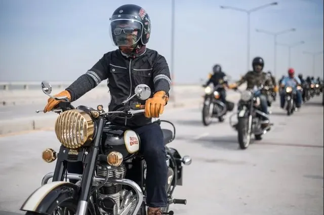 ସରକାରଙ୍କ ବଡ ନିଷ୍ପତି: ଚାଳକ ପିନ୍ଧିପାରିବେନି ବିନା ଆଇଏସଆଇ ମାର୍କ ବାଲା ହେଲମେଟ୍, ଜରିମାନା ସହ ହୋଇପାରେ ୨ ବର୍ଷକାଳ ଜେଲ୍