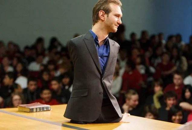 ସଫଳତାର ୧୦ଟି ମନ୍ତ୍ର ! ସମାଜ ପାଇଁ ପ୍ରେରଣା ପାଲଟିଛନ୍ତି ହାତଗୋଡ ନଥିବା ବିଶ୍ୱପ୍ରସିଦ୍ଧ ବ୍ୟକ୍ତିତ୍ୱ ନିକ୍ ବୁଜିସିକ୍ ।