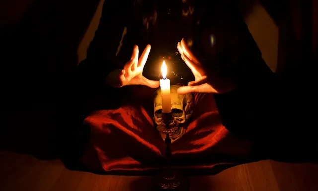 ଗୁଣିଗାରେଡିକୁ ବିଶ୍ୱାସ କରି ମୃତ ଦେହକୁ ବଞ୍ଚାଇବା ପାଇଁ ରାତି ଅଧରେ ମେଡିକାଲ ଭିତରେ ଝଡାଫୁଙ୍କା : ଏ ପଟେ ଅପମୃତ୍ୟୁ ମାମଲା ରୁଜୁ କଲା ପୋଲିସ