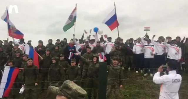 ଚୀନ ସେନା ସାମ୍ନାରେ ପାକିସ୍ତାନକୁ ଚିତପଟାଙ୍ଗ କଲା ଭାରତୀୟ ସେନା । ଋଷ ସେନାର ଯବାନ ଦେଲେ ‘ଭାରତ ମାତା କି ଜୟ’ର ନାରା, ଭିଡିଓ ହେଲା ଭାଇରାଲ । ଜାଣନ୍ତୁ କାହିଁକି